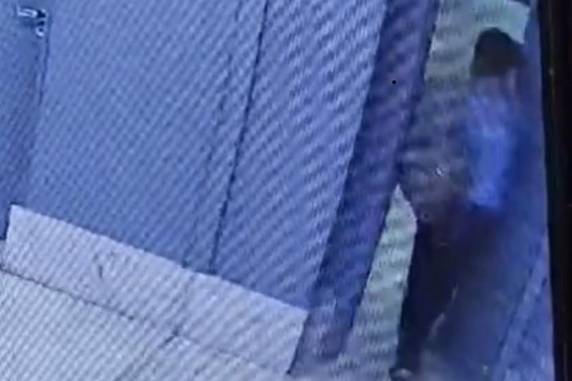 Na manhã de segunda-feira, a suspeita foi trabalhar e levou o corpo da criança enrolado dentro de uma sacola. Segundo a Polícia Civil, a investigada teria dado à luz na noite de domingo e, após, teria amamentado e asfixiado a menina