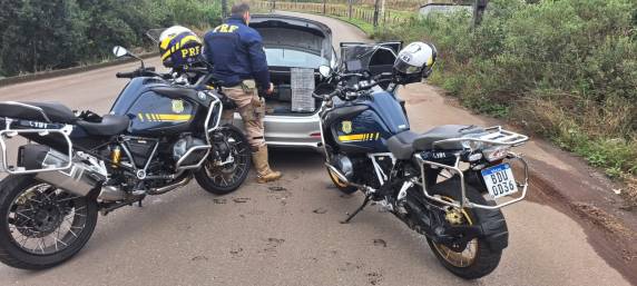 Após acompanhamento PRF prende dois traficantes transportando maconha em Passo Fundo