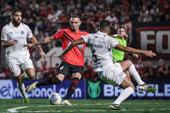 Tricolor continua em penúltimo lugar e pode cair para a lanterna nesta quinta, caso o Fluminense vença