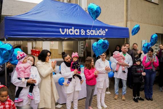 Logo nas primeiras horas da manhã, uma celebração com representantes de diferentes religiões promoveu a união entre as diferentes crenças e a congregação da paz.