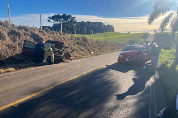 Acidente deixa quatro feridos na RS-475, entre Estação e Erebango - foto 3
