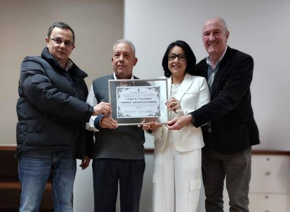 A homenagem foi entregue como forma de reconhecimento pela trajetória de Vanderli na área da saúde local, regional e estadual e em homenagem a ascensão ao cargo de Presidente da Federação das Santas Casas e Hospitais Sem Fins Lucrativos do RS - função assumida em abril deste ano.