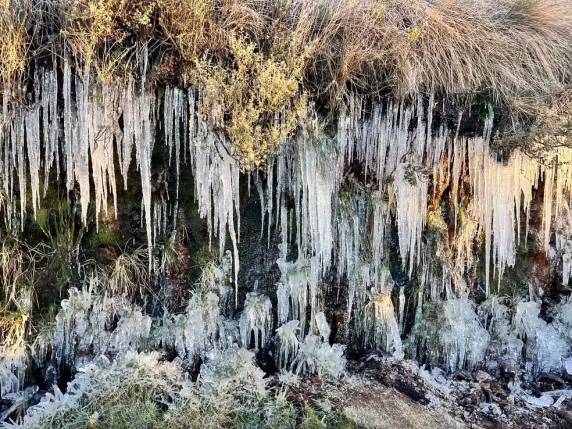 Cachoeiras e lagos congelados, estalactites de gelo e geada: Urupema no dia mais frio do ano - foto 3