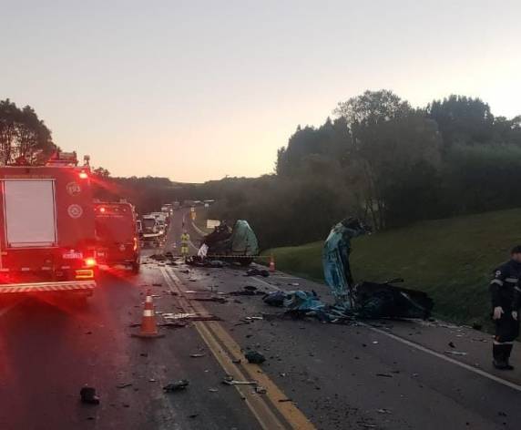 Grave acidente envolvendo Van e carreta na BR-386 em Soledade - foto 3