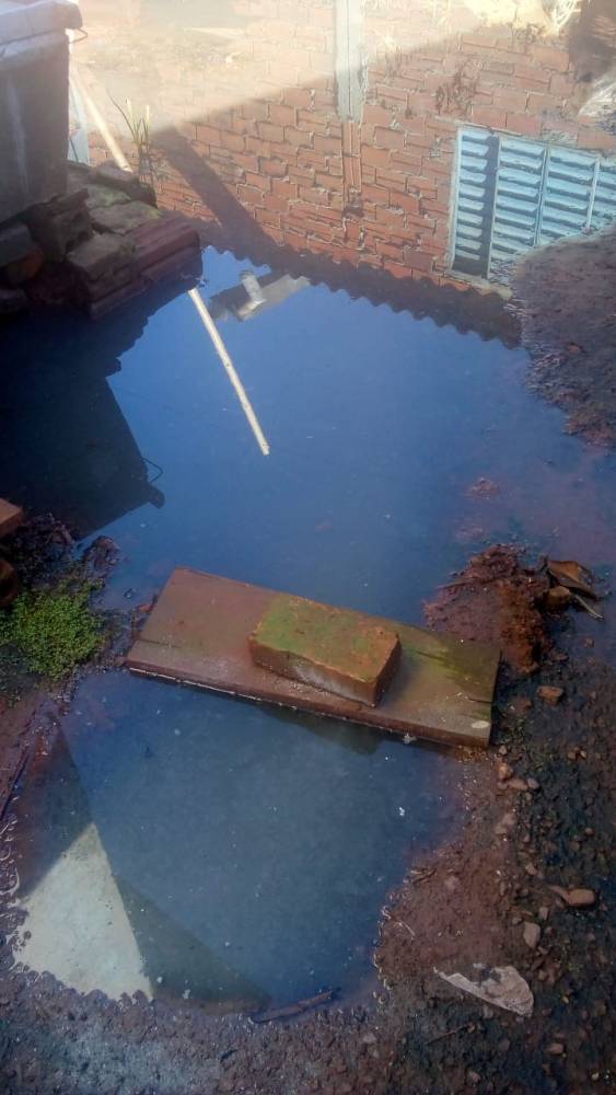 Moradores do bairro Esperança relatam problemas com esgoto, em Três de Maio - foto 4