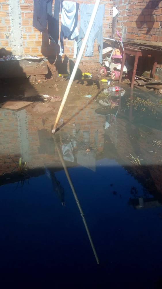 Moradores do bairro Esperança relatam problemas com esgoto, em Três de Maio - foto 2
