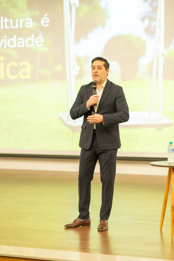 Sicredi lança Plano Safra com palestra de Marco Ripoli, criador do programa #oagronãopara - foto 2