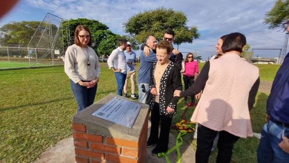 Jesus Sapateiro é homenageado com nome do novo centro esportivo, em Três de Maio - foto 3