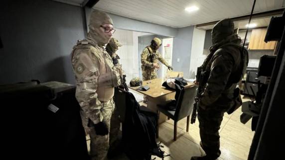 Ação conjunta entre Polícia Civil e Brigada Militar combate uma facção criminosa com atuação em Cachoeirinha, Gravataí, Viamão e Porto Alegre. Ofensiva é a sexta etapa da operação Orfila.