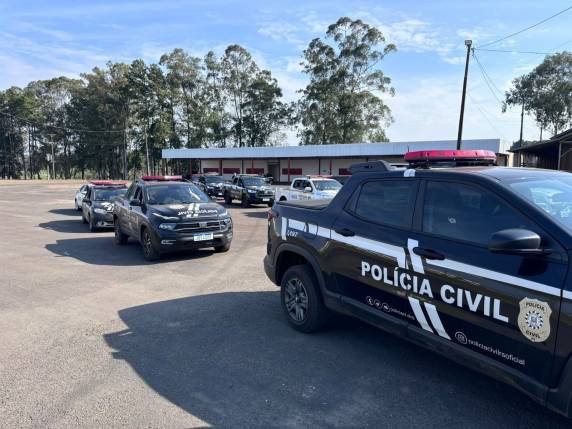 Investigação iniciada em março indicou que ao menos cinco residências eram usadas para o crime em uma mesma rua do bairro Progresso; um suspeito foi preso em flagrante nesta quinta-feira