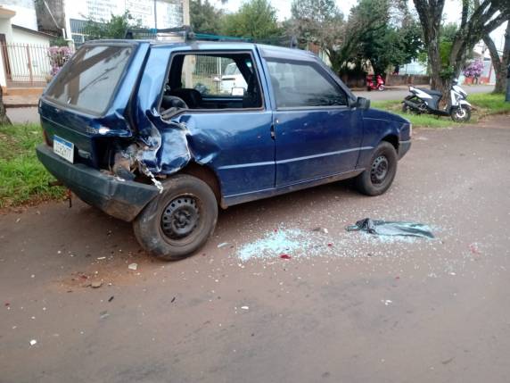 Acidente na Avenida São João, em Santo Ângelo envolve três veículos e um maquinário agricola - foto 2