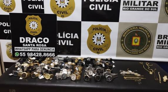 As busca foram feitas por policiais civis e militares