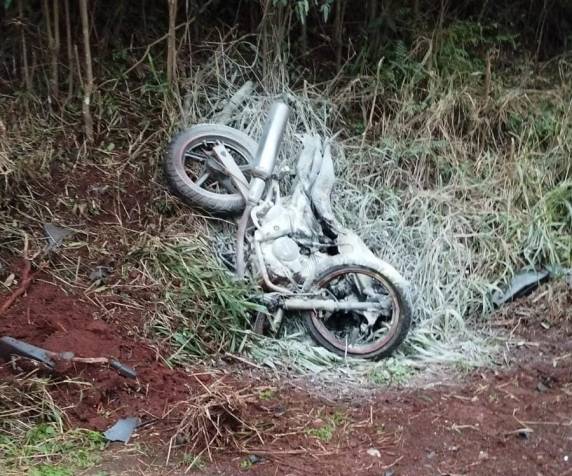 O acidente envolveu carro e moto próximo do acesso ao aeroporto