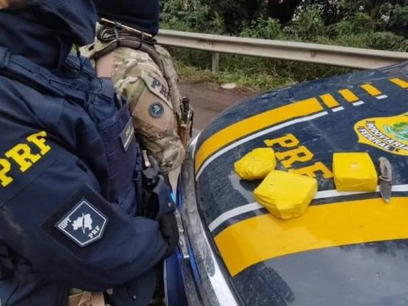 O homem, um idoso de 60 anos de idade, natural de Cachoeira do Sul, possuía diversos antecedentes policiais por tráfico de drogas.
