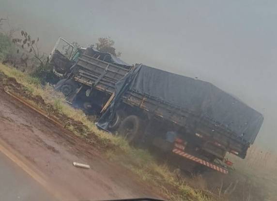 Colisão frontal envolve dois caminhões na RS-344 em Santa Rosa - foto 2