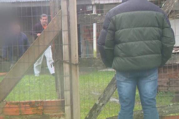 Ex-presidiário pediu benefício alegando morar em casa inexistente em Canoas e conta que precisou deixar local de barco, mas na enchente estava detido por furto
