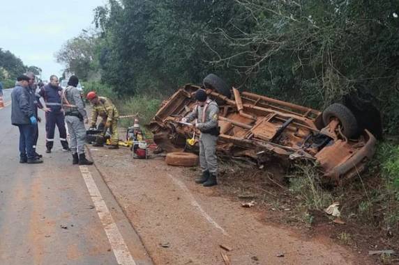 Jovem de 18 anos morre em acidente envolvendo duas caminhonetes na RS-223 - foto 2