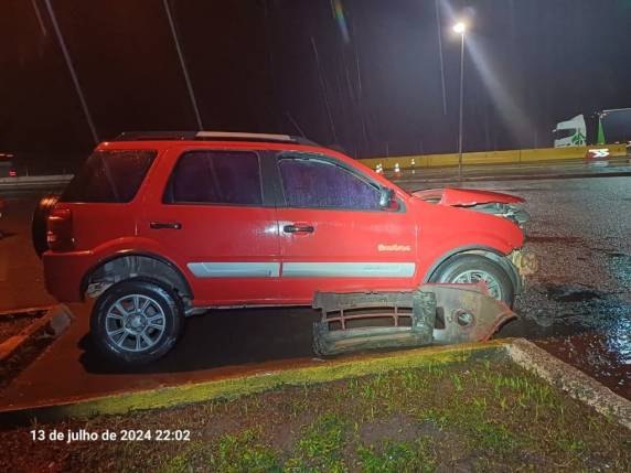 Motorista e passageiro morrem em colisão entre caminhoneta e caminhão, na BR-101 em Joinville - foto 3