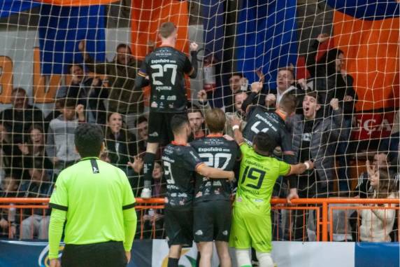 A vitória venho de virada por 2 a 1 sobre a ASAF de Santo Ângelo, em jogo que marcou a estreia em casa frente ao seu torcedor