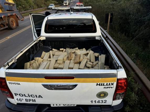 Carro capota e motorista é preso com grande quantidade de drogas, em Ibirubá - foto 2