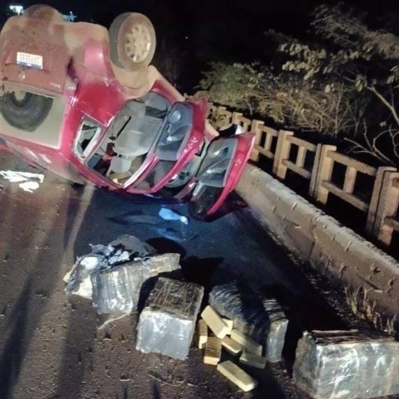 O veículo encontra-se em situação de roubo na cidade de Alvorada