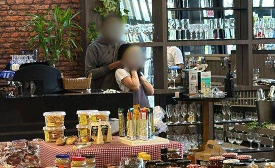 O agressor, que não tinha nenhuma ligação de parentesco com a vítima, estaria sob efeito de cocaína
