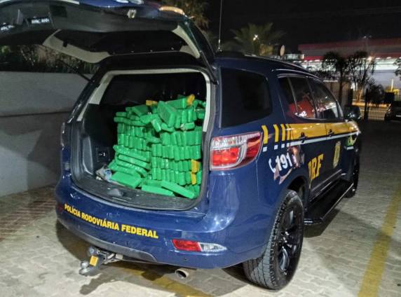 O motorista era um homem de 20 anos, acompanhado por um passageiro de 39 anos, ambos moradores de Santa Cruz do Sul.