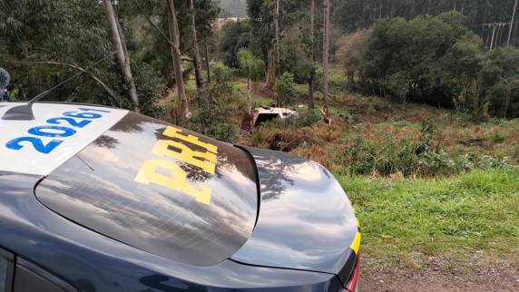 Saída de pista seguida de tombamento ocorreu na BR-287