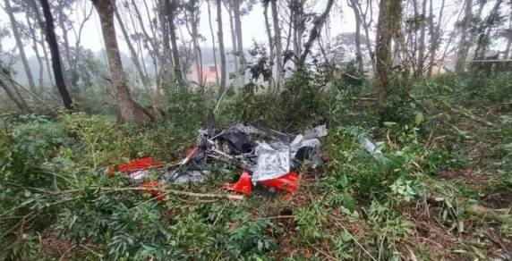 Acidente ocorreu em São Francisco do Sul. Piloto e passageiro morreram no momento do acidente.