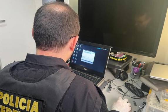 Foram cumpridos seis mandados de busca e apreensão no Estado, com flagrantes em Porto Alegre e Alvorada. Em todo o Brasil, foram 20 suspeitos detidos