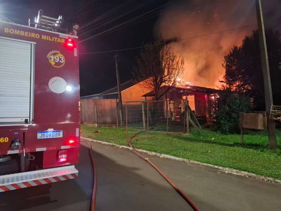Não há informações sobre as causas do incêndio, mas segundo populares seria uma ação criminosa.