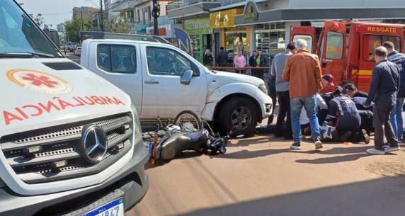 O  motociclista foi socorrido para o hospital