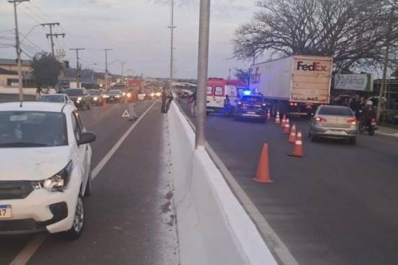 Segundo a Polícia Rodoviária Federal, a vítima de 72 anos foi atingida por um carro em trecho da zona urbana da rodovia
