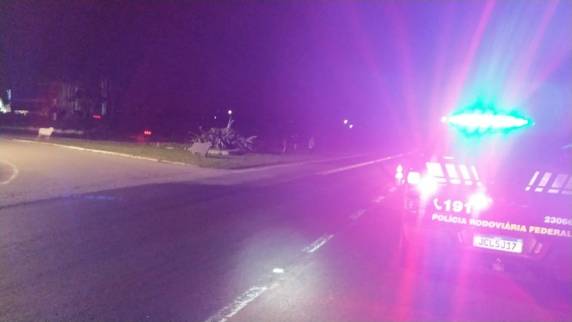 O fato ocorreu no Km 105 da BR 293, em Pinheiro Machado, no trevo principal de acesso à cidade.
