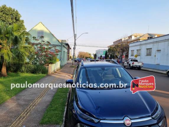 Colisão entre caminhonete e moto Biz deixa mulher ferida, no Centro de Três de Maio - foto 3