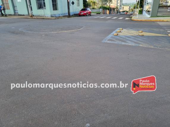 Colisão entre caminhonete e moto Biz deixa mulher ferida, no Centro de Três de Maio - foto 2
