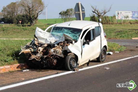 Motoristas ficam feridos em colisão envolvendo carro e caminhão em Esquina Boa Vista - foto 3