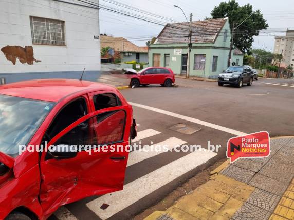 Colisão entre dois veículos deixa uma mulher ferida no Centro de Três de Maio - foto 5