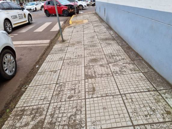 Colisão entre dois veículos deixa uma mulher ferida no Centro de Três de Maio - foto 4