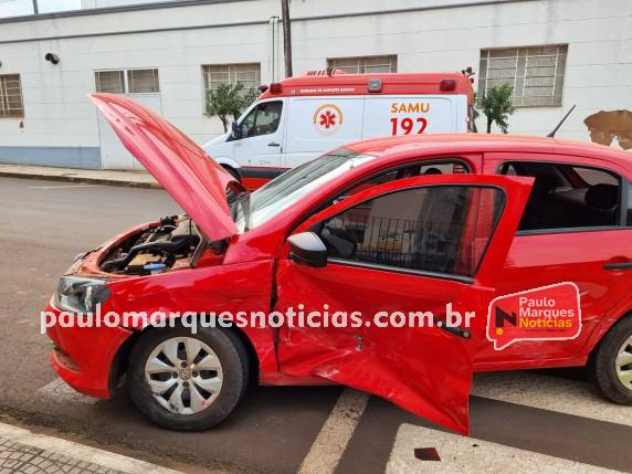 O acidente ocorreu no cruzamento da Av. Avaí com a rua Padre Cacique, ao lado da praça da Igreja Matriz Católica