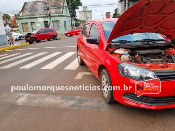 Colisão entre dois veículos deixa uma mulher ferida no Centro de Três de Maio - foto 3