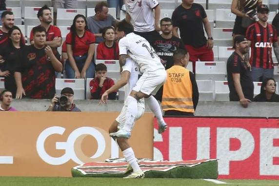 Gustavo Martins e Monsalve marcaram para o Tricolor neste domingo, na Arena da Baixada. Time do técnico Renato Portaluppi volta a campo na quarta-feira, contra o Corinthians, pela Copa do Brasil