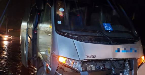 Dois automóveis e um micro-ônibus se envolvem em acidente na Via Láctea, em Teutônia - foto 2