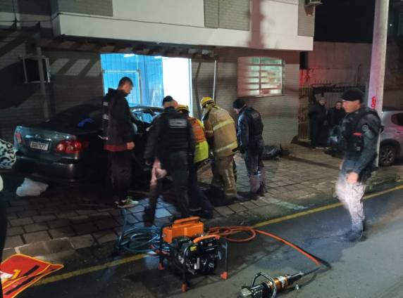 Casal fica ferido em acidente de trânsito em Passo Fundo - foto 2