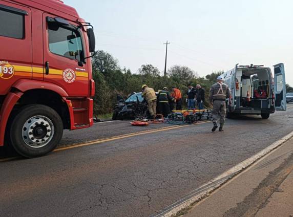 Colisão entre carro e caminhão deixa mulher ferida na ERS 135 em Coxilha-RS - foto 4
