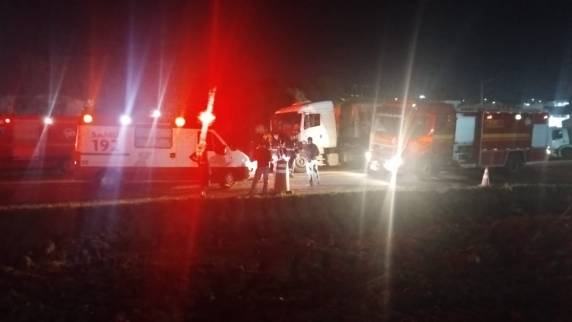Colisão traseira envolve carreta e caminhão na BR-386 em Soledade - foto 3