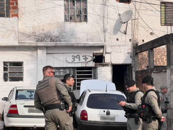 Vítima foi identificada como Anderson Dias Barros, 32 anos. Caso aconteceu no bairro Operária e a Polícia Civil está no local do crime