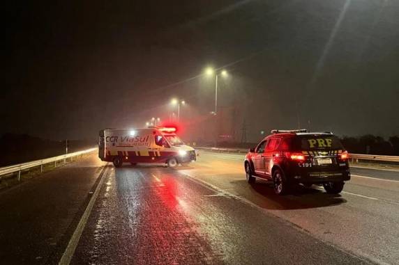 Carreta-tanque pega fogo na BR-290, em Gravataí - foto 3