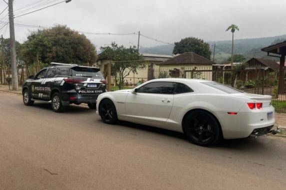 Esquema contava com uso de caminhões onde entorpecentes eram escondidos em meio a cargas lícitas. Principal alvo da investida estaria envolvido em caso de extorsão, sequestro e cárcere privado