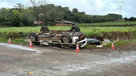 As causas do capotamento são desconhecidas até o momento